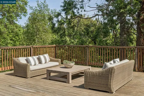 $1,865,000 | 1072 Vía Roble, Lafayette, CA 94549