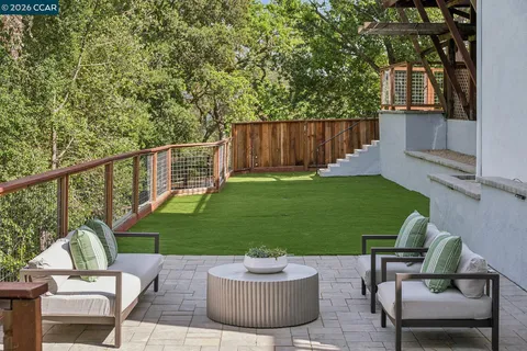 $1,865,000 | 1072 Vía Roble, Lafayette, CA 94549