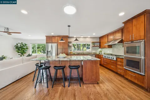 $1,865,000 | 1072 Vía Roble, Lafayette, CA 94549