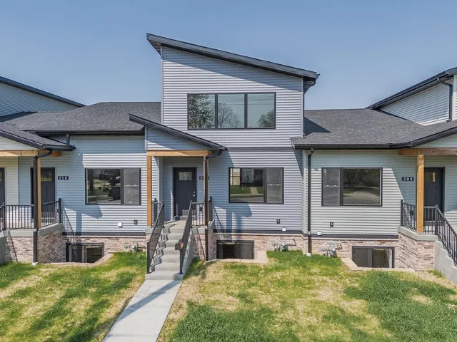 $319,900 | 212 South Dewey, Reedsburg, WI 53959