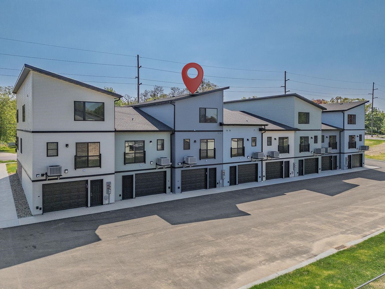 212 South Dewey Reedsburg, WI 53959 - Photo 3 of 38