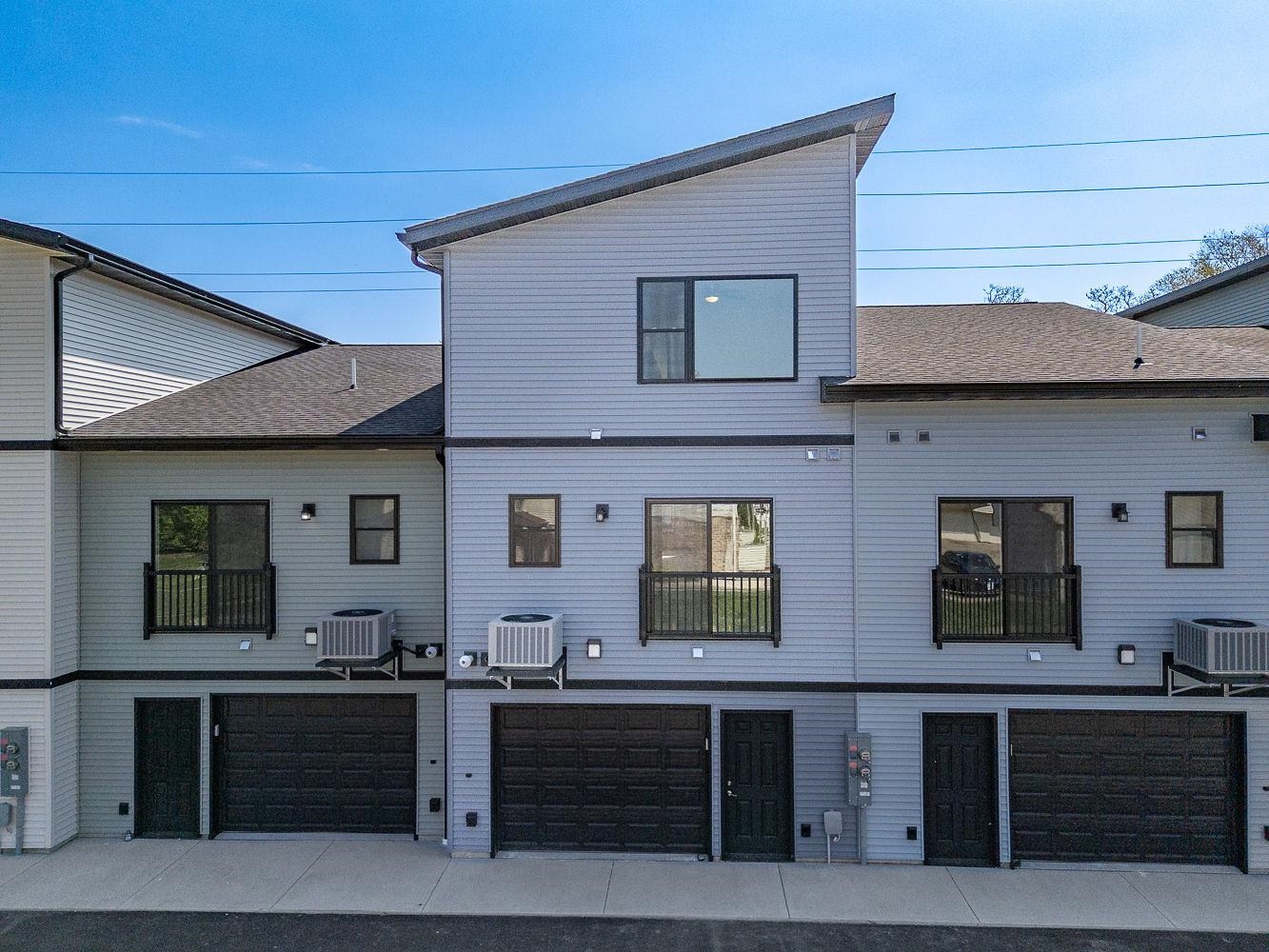 212 South Dewey Reedsburg, WI 53959 - Photo 4 of 38