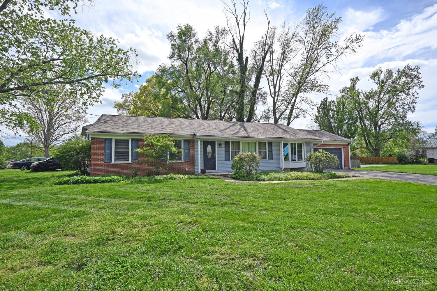 8265 Forest Road Cincinnati, OH 45255 - Photo 2 of 34