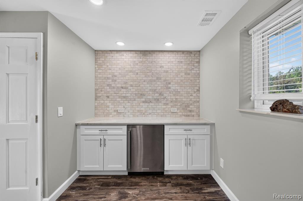 6324 Lucas Road Flint, MI 48506 - Photo 17 of 56 Gallery Image 17