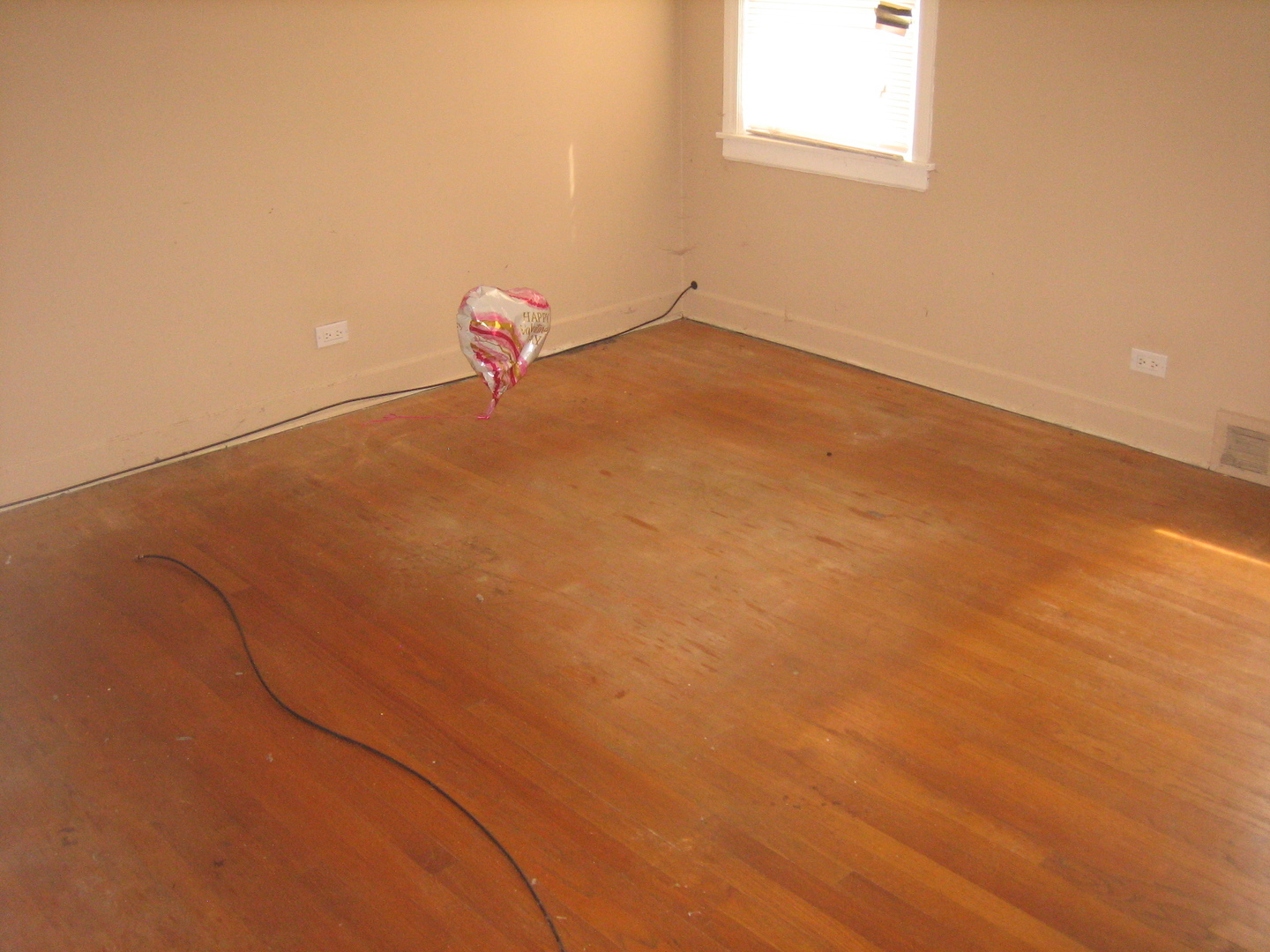 6141 North Harding Avenue Chicago, IL 60659 - Photo 10 of 11 an empty room