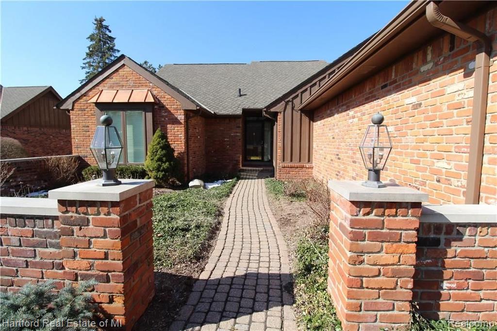 36902 Valley Ridge Drive Farmington Hills, MI 48331 - Photo 2 of 23