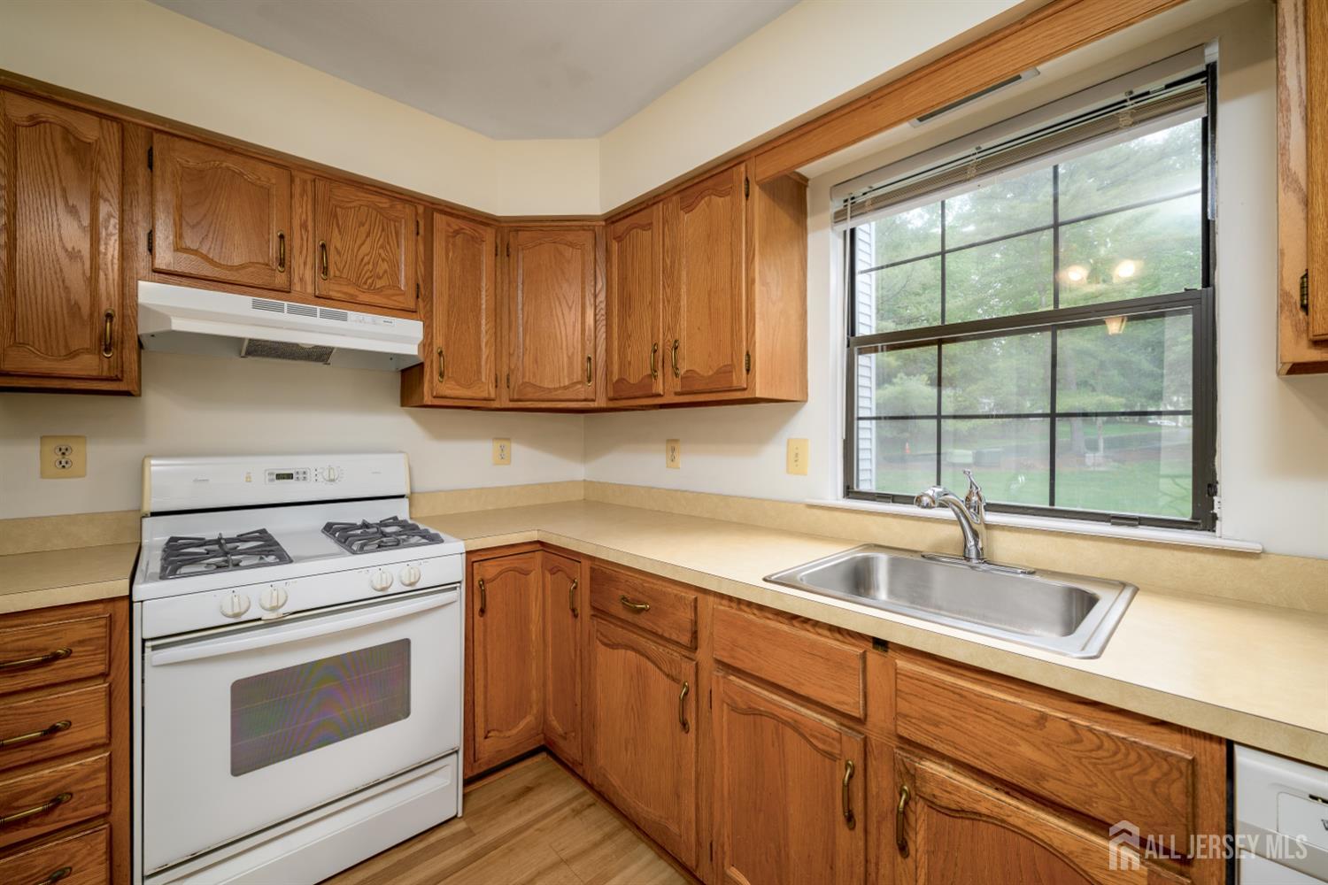 1004 Timber Oaks Road, Unit 4 Edison, NJ 08820 - Photo 7 of 34