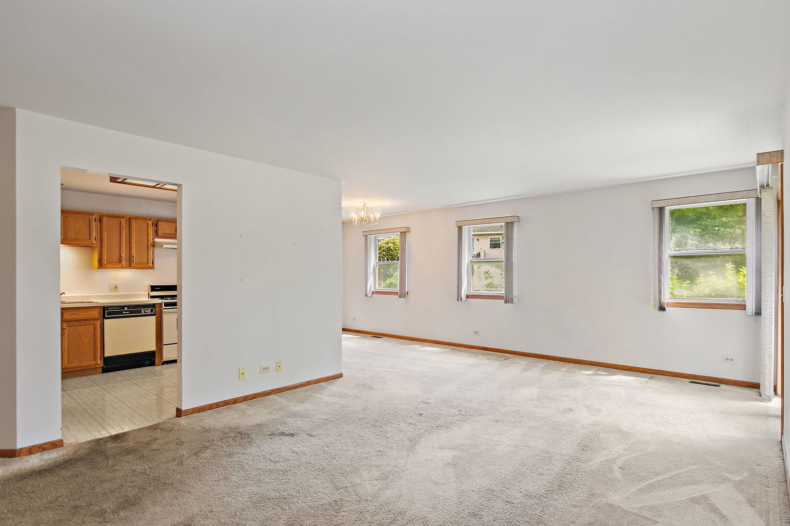 2403 Mallow Court, Unit Z1 Schaumburg, IL 60107 - Photo 2 of 16