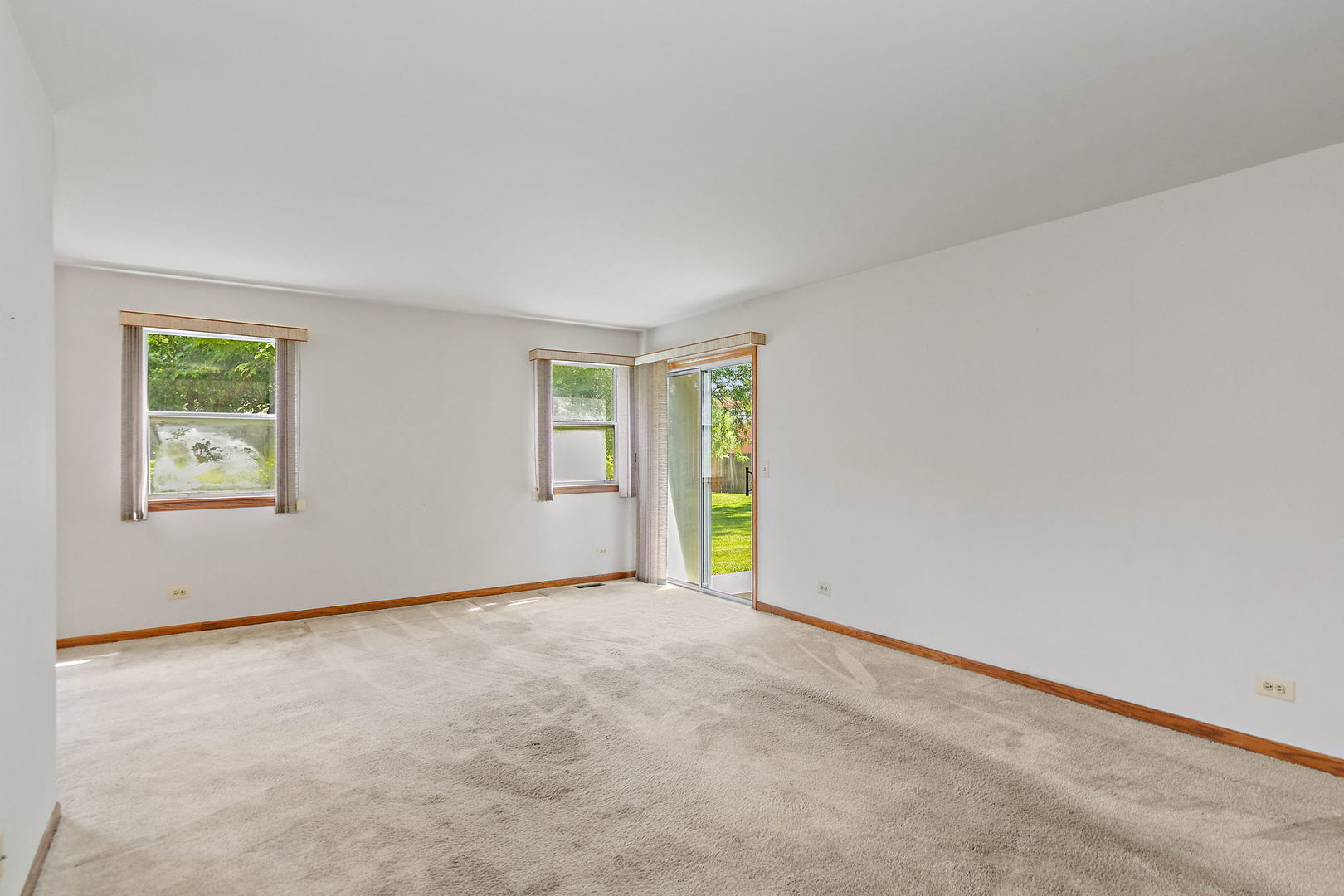 2403 Mallow Court, Unit Z1 Schaumburg, IL 60107 - Photo 4 of 16