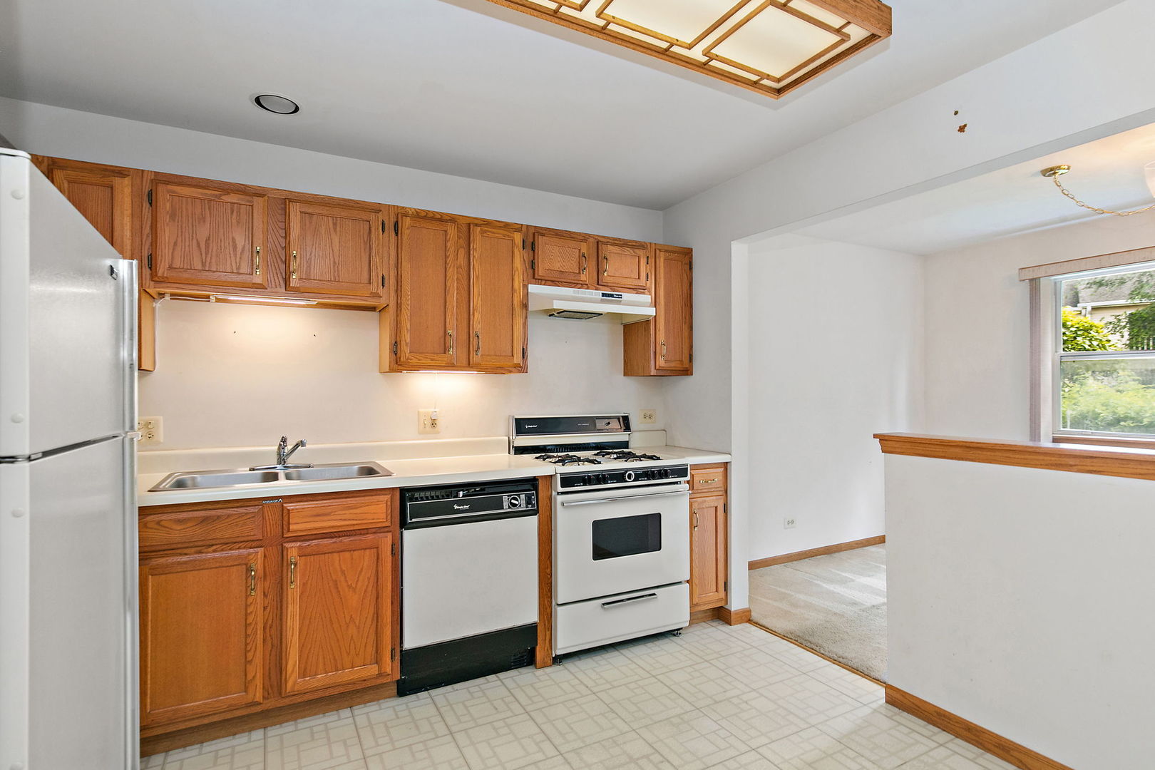 2403 Mallow Court, Unit Z1 Schaumburg, IL 60107 - Photo 6 of 16