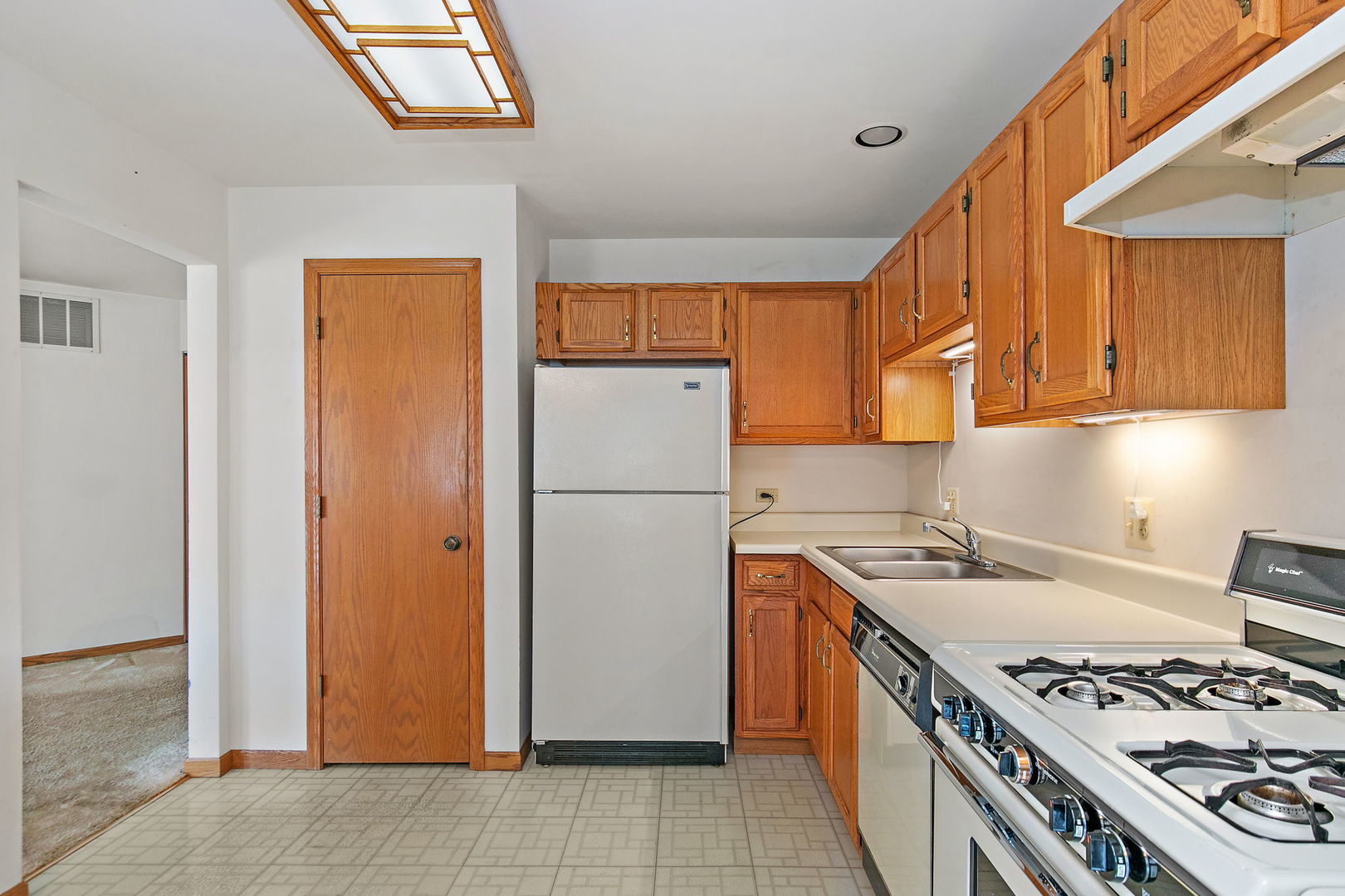 2403 Mallow Court, Unit Z1 Schaumburg, IL 60107 - Photo 7 of 16