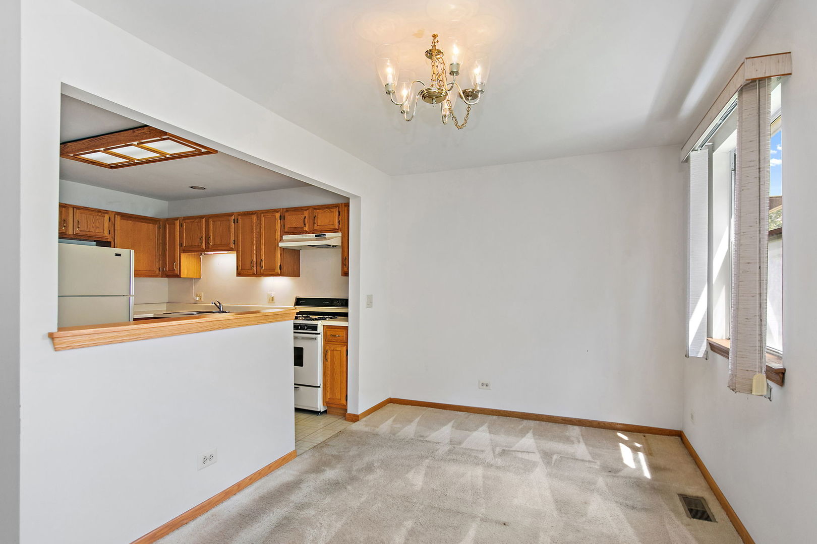 2403 Mallow Court, Unit Z1 Schaumburg, IL 60107 - Photo 8 of 16