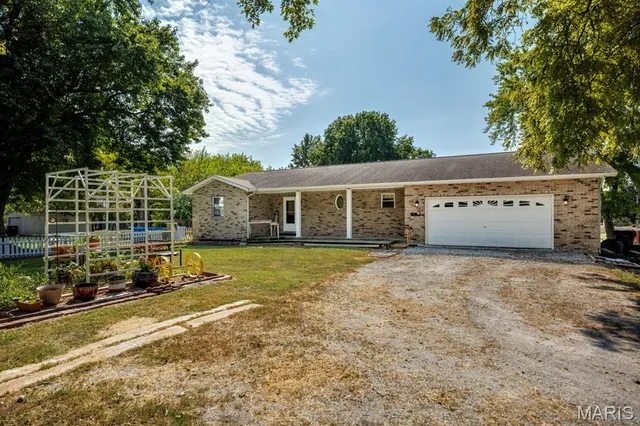 $245,000 | 626 West 6th Street, Staunton, IL 62088