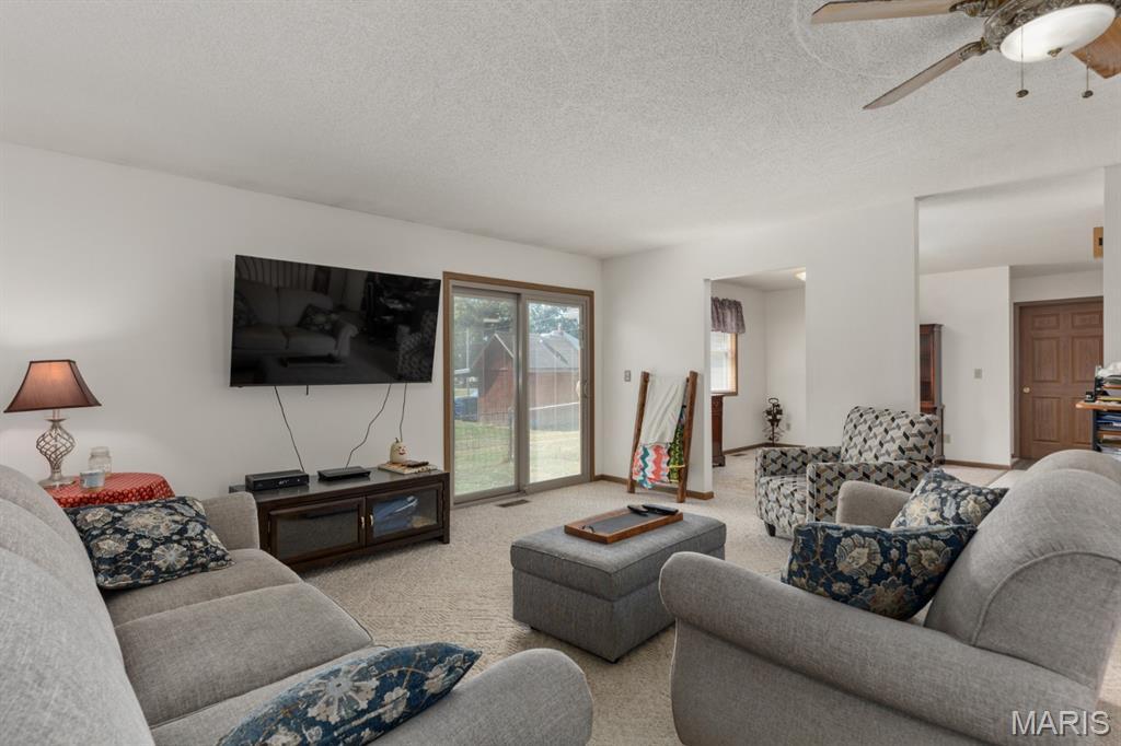 626 West 6th Street Staunton, IL 62088 - Photo 11 of 27