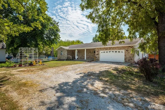 $245,000 | 626 West 6th Street, Staunton, IL 62088