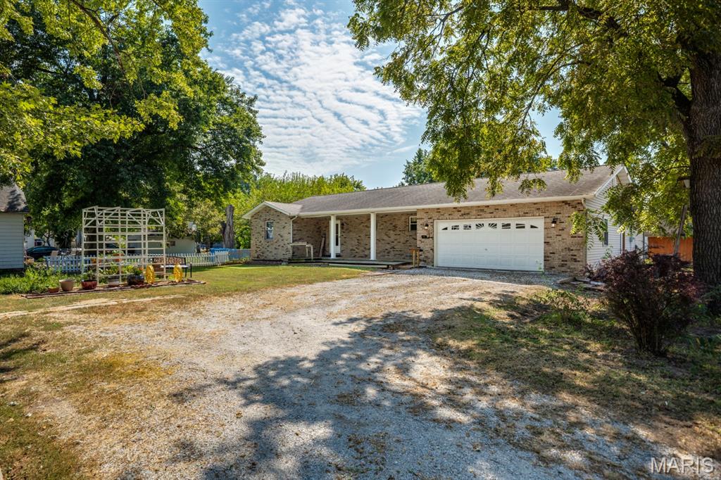 626 West 6th Street Staunton, IL 62088 - Photo 4 of 27