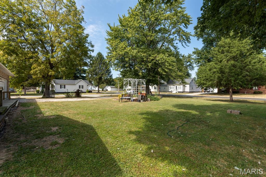 626 West 6th Street Staunton, IL 62088 - Photo 5 of 27