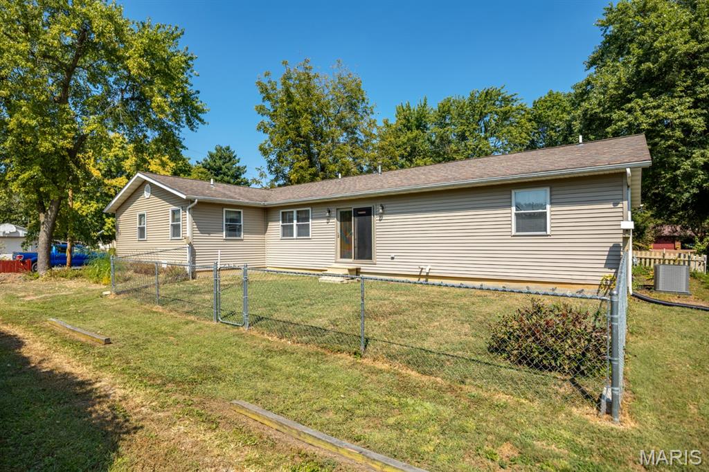 626 West 6th Street Staunton, IL 62088 - Photo 7 of 27