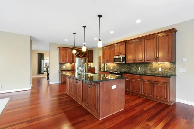 $874,900 | 7736 Stafford Trail, Savage, MN 55378