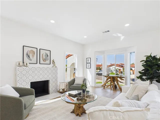 $1,124,900 | 3116 West 78th Place, Los Angeles, CA 90043