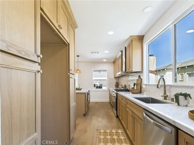 $1,124,900 | 3116 West 78th Place, Los Angeles, CA 90043