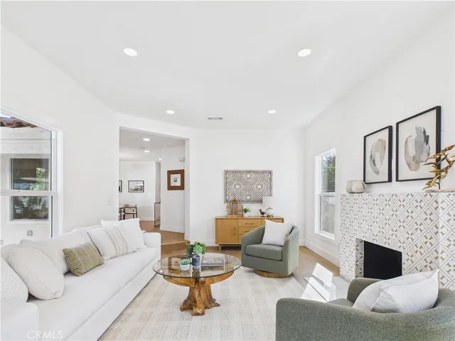 $1,124,900 | 3116 West 78th Place, Los Angeles, CA 90043
