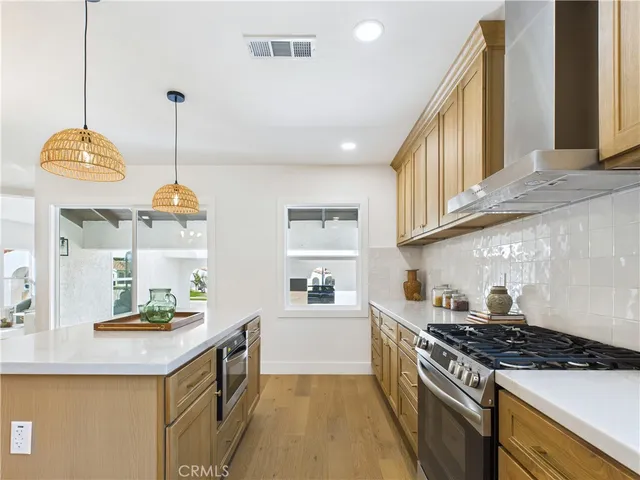 $1,124,900 | 3116 West 78th Place, Los Angeles, CA 90043
