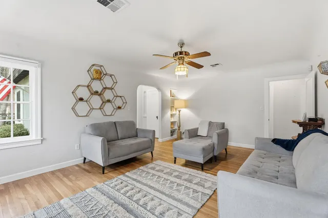 $544,999 | 1313 West Beverly Drive, Visalia, CA 93277