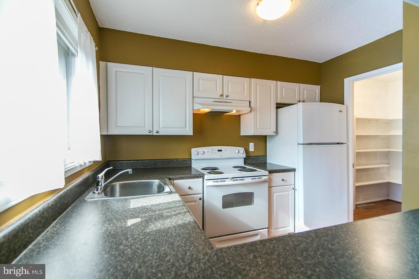 2261 Coppersmith Square Reston, VA 20191 - Photo 3 of 27 Kitchen