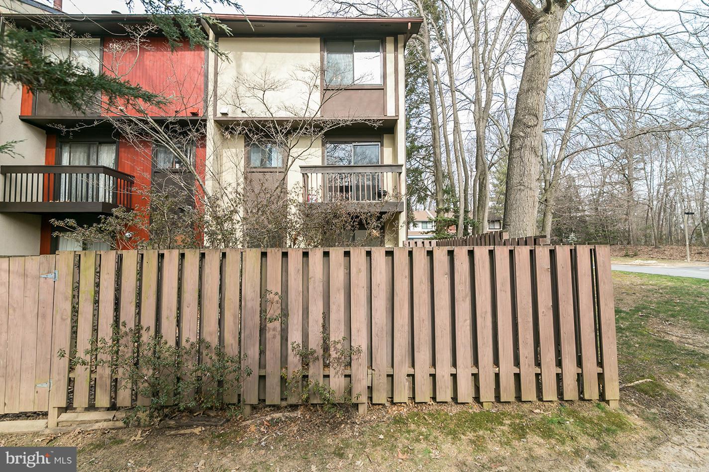 2261 Coppersmith Square Reston, VA 20191 - Photo 24 of 27 Exterior (Rear)