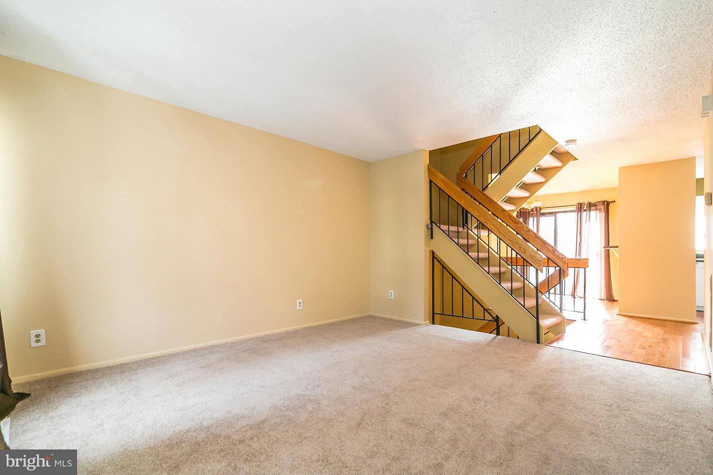 2261 Coppersmith Square Reston, VA 20191 - Photo 8 of 27 Living Room