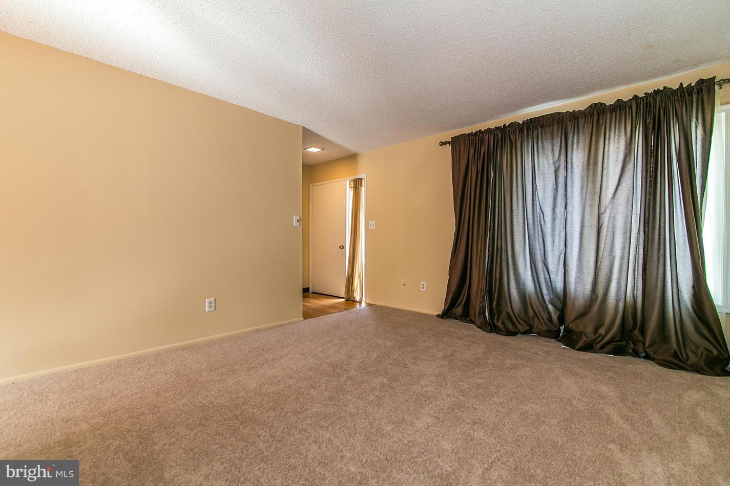 2261 Coppersmith Square Reston, VA 20191 - Photo 9 of 27 Living Room