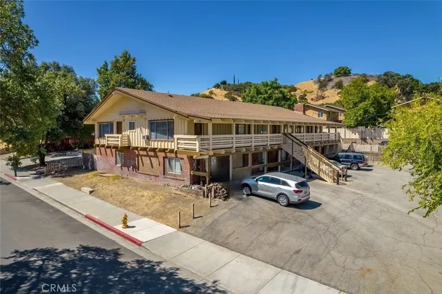 a view of a car park in front of house