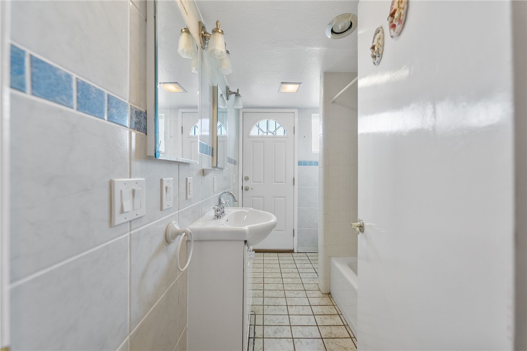 20398 Bailly Street Perris, CA 92570 - Photo 24 of 33 Secondary Bathroom