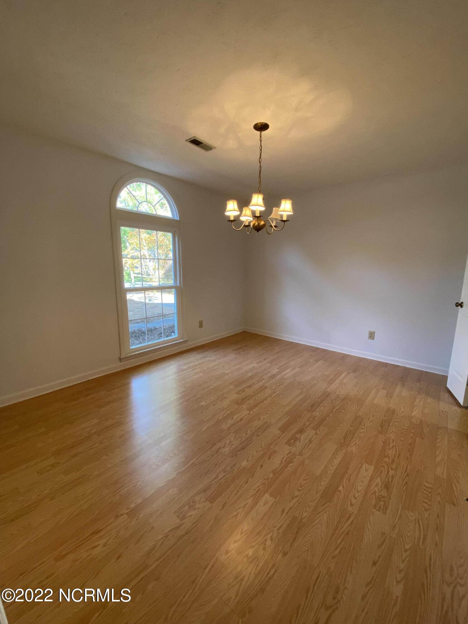 10 Surry Lane Pinehurst, NC 28374 - Photo 8 of 14 Dining Room