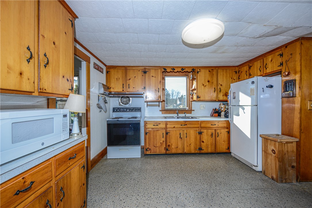 318 Mitchell's Lane Middletown, RI 02842 - Photo 14 of 40