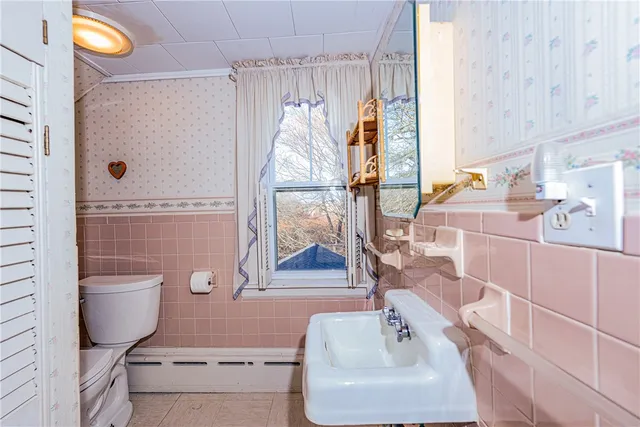 $650,000 | 318 Mitchell's Lane, Middletown, RI 02842