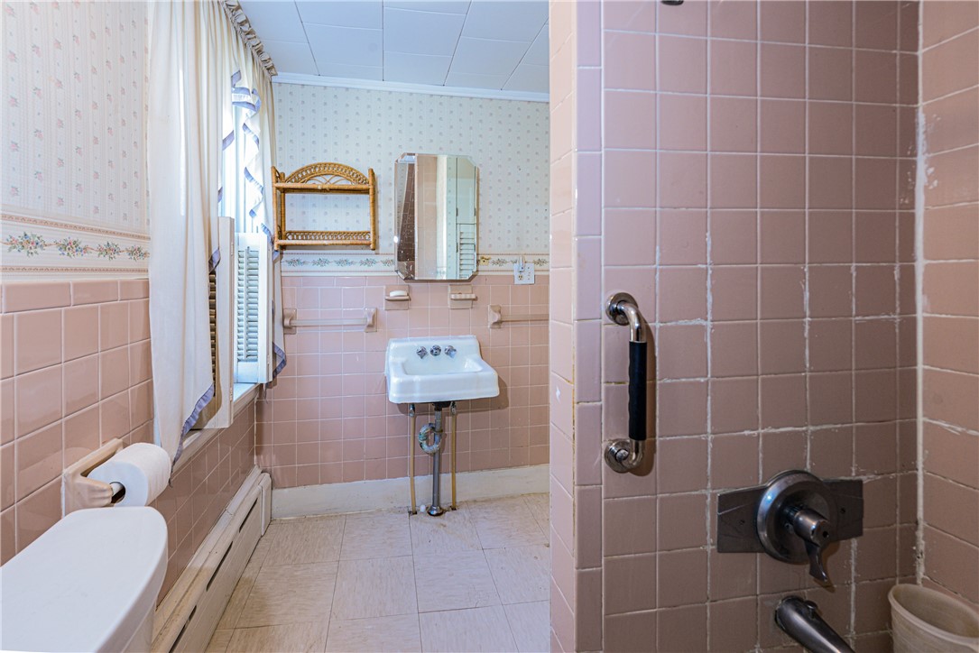 318 Mitchell's Lane Middletown, RI 02842 - Photo 24 of 40