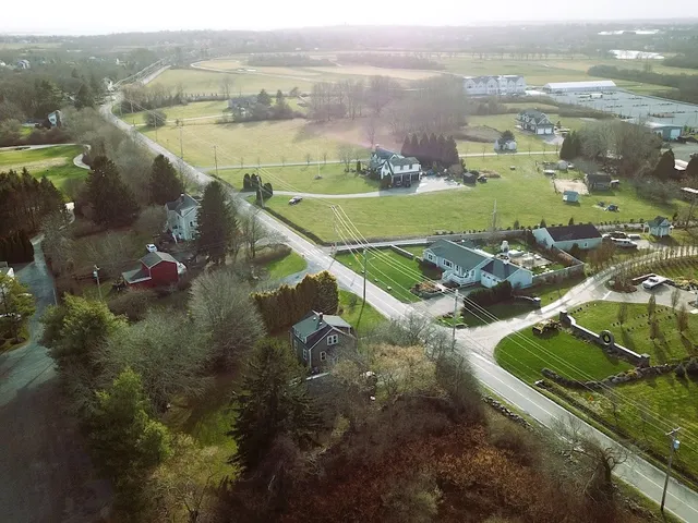 $650,000 | 318 Mitchell's Lane, Middletown, RI 02842