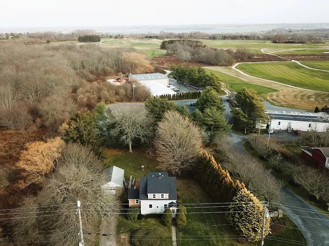 $650,000 | 318 Mitchell's Lane, Middletown, RI 02842