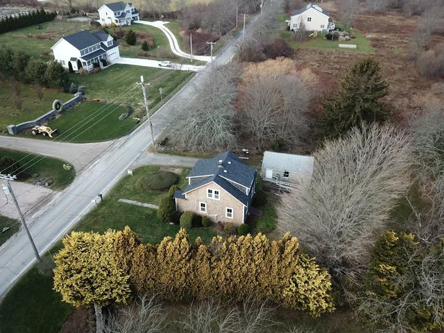 $650,000 | 318 Mitchell's Lane, Middletown, RI 02842