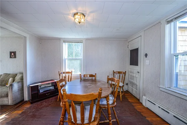 $650,000 | 318 Mitchell's Lane, Middletown, RI 02842