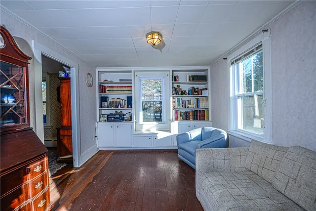 $650,000 | 318 Mitchell's Lane, Middletown, RI 02842