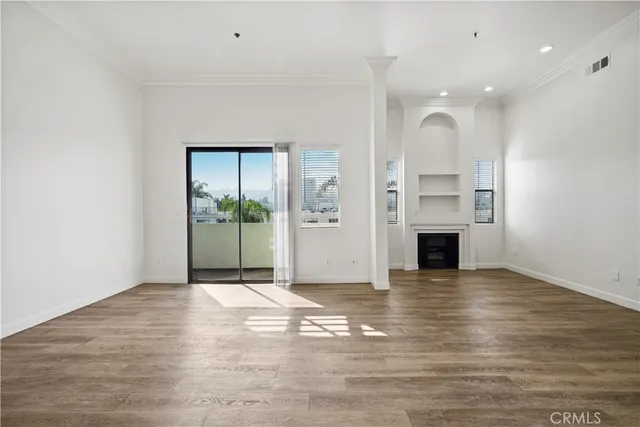 a view of a window in an empty room