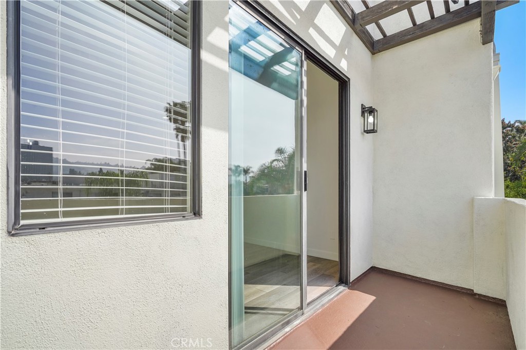 4623 Willis Avenue, Unit 305 Sherman Oaks, CA 91403 - Photo 24 of 74 a view of a window in an empty room