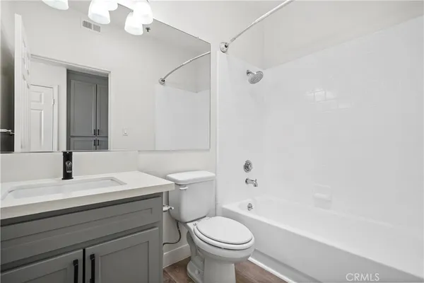 $3,995 | 4623 Willis Avenue, Unit 305, Sherman Oaks, CA 91403