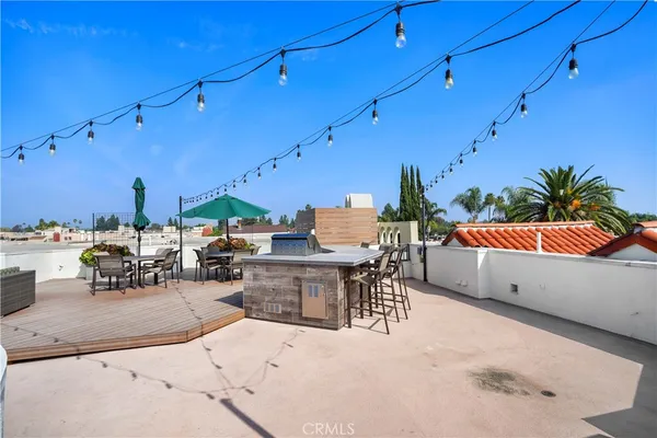 $3,995 | 4623 Willis Avenue, Unit 305, Sherman Oaks, CA 91403