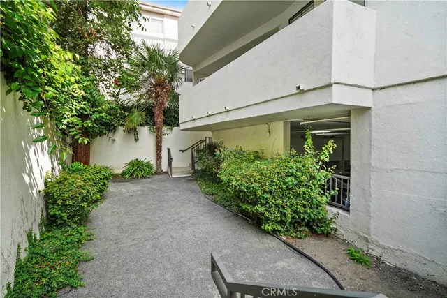 $3,995 | 4623 Willis Avenue, Unit 305, Sherman Oaks, CA 91403