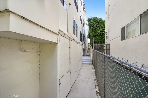 $3,995 | 4623 Willis Avenue, Unit 305, Sherman Oaks, CA 91403