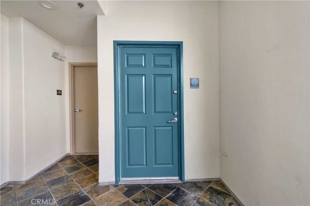 4623 Willis Avenue, Unit 305 Sherman Oaks, CA 91403 - Photo 8 of 74 a view of a hallway